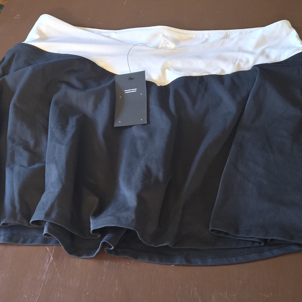 Fabletics Black and White Skirt